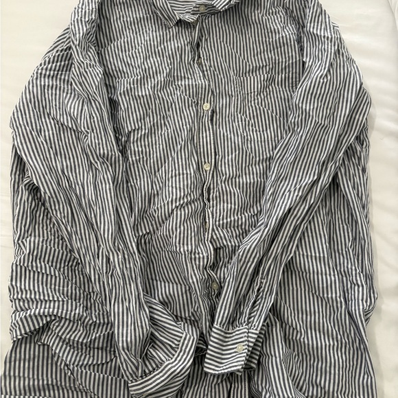 Old Navy Black and White Striped Button Down Shirt - Picture 1 of 2